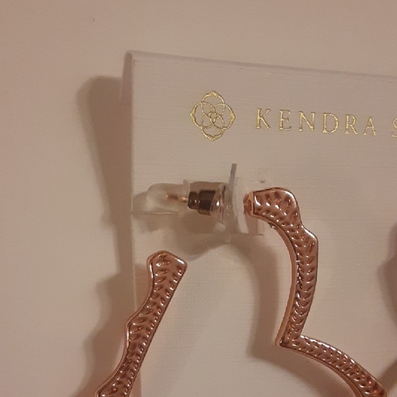 Kendra Scott Sophee Heart Hoop Earrings - Picture 5 of 10